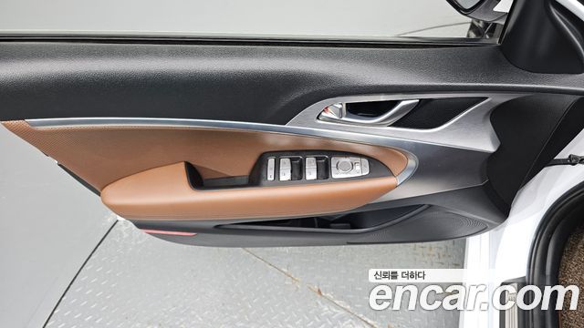 Genesis G70 2019 — photo 14