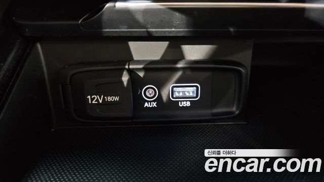 Genesis G70 2019 — photo 27