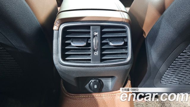 Genesis G70 2019 — photo 30