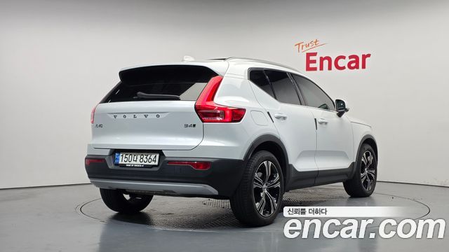 Volvo XC40 2021 — photo 2