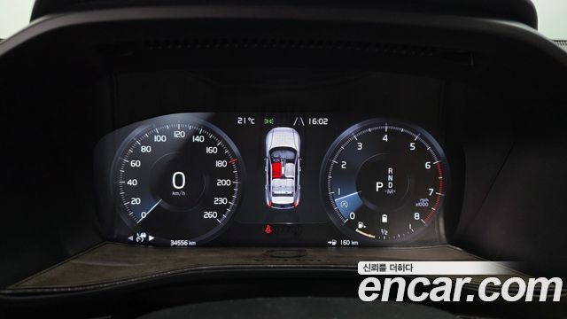Volvo XC40 2021 — photo 11