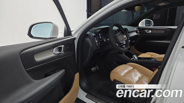 Volvo XC40 2021 — photo 13