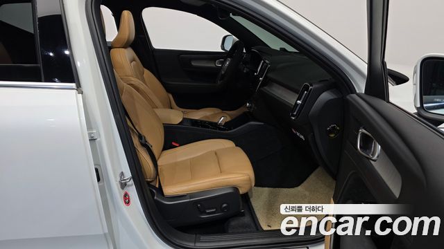 Volvo XC40 2021 — photo 17