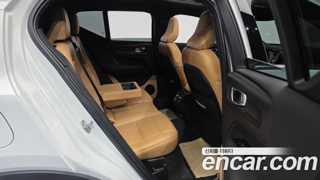 Volvo XC40 2021 — photo 18