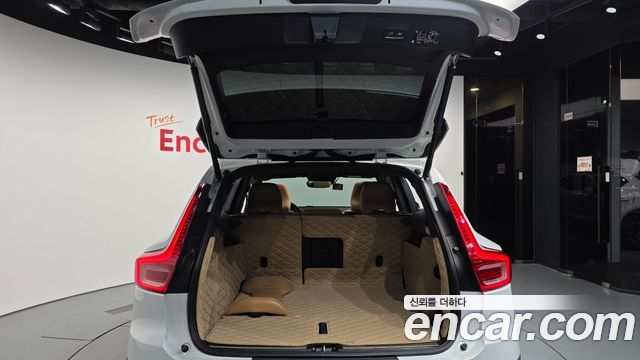 Volvo XC40 2021 — photo 26