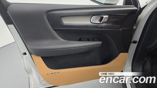 Volvo XC40 2021 — photo 14