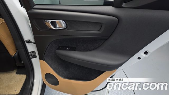 Volvo XC40 2021 — photo 15