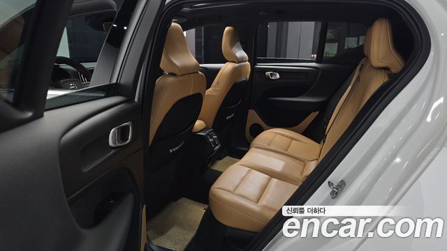 Volvo XC40 2021 — photo 16