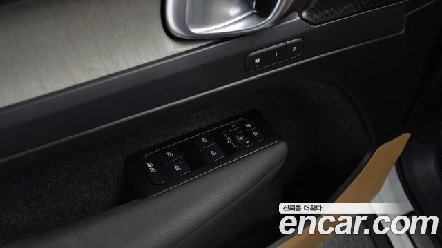 Volvo XC40 2021 — photo 27
