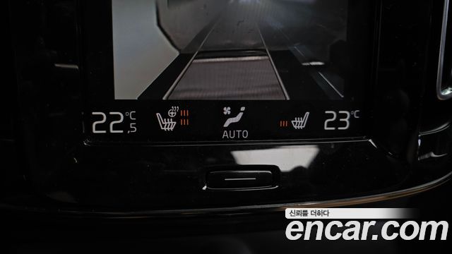 Volvo XC40 2021 — photo 30