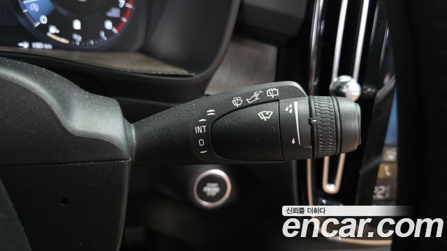Volvo XC40 2021 — photo 32
