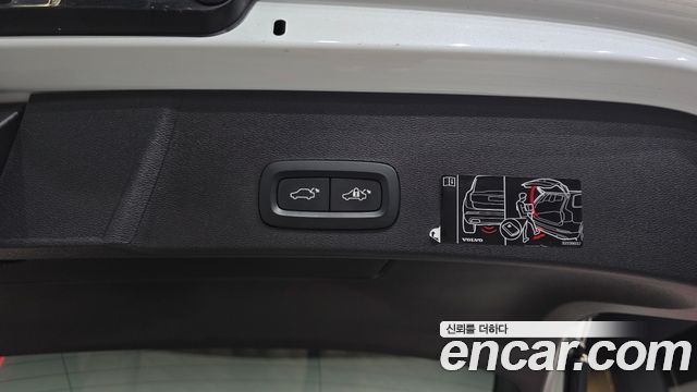 Volvo XC40 2021 — photo 34