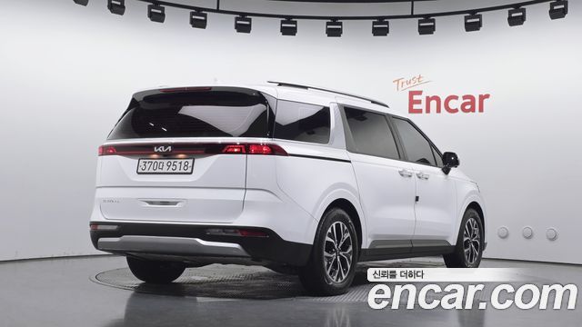 Kia Canival 2023 — photo 2