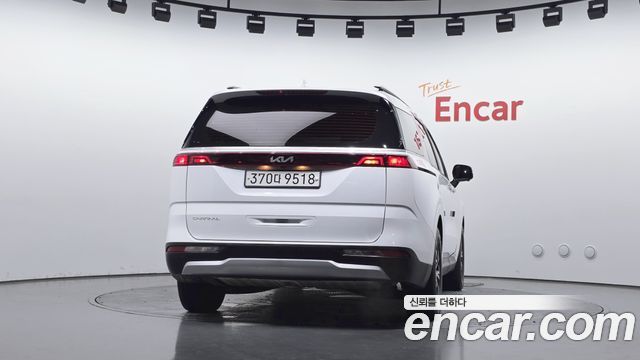 Kia Canival 2023 — photo 4