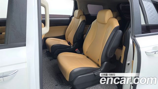 Kia Canival 2023 — photo 18