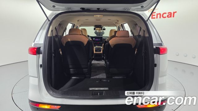 Kia Canival 2023 — photo 24