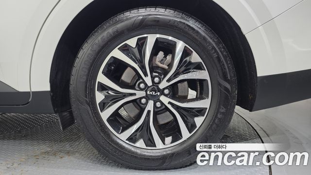 Kia Canival 2023 — photo 7