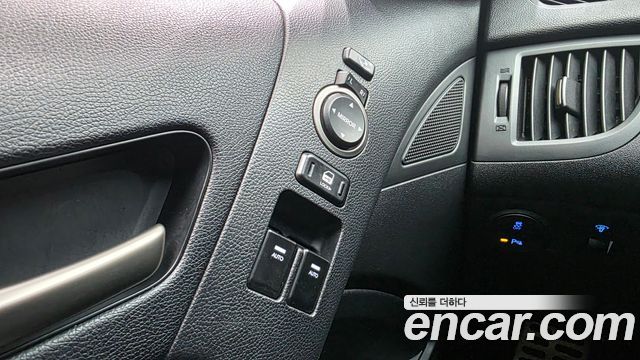Hyundai Genesis 2012 — photo 21