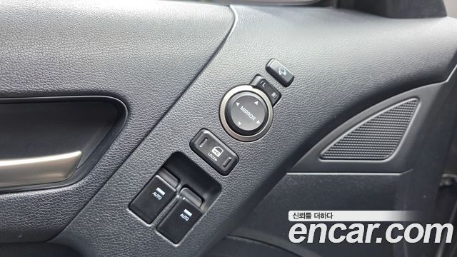 Hyundai Genesis 2012 — photo 29