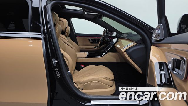 Mercedes-Benz S-Class 2023 — photo 11