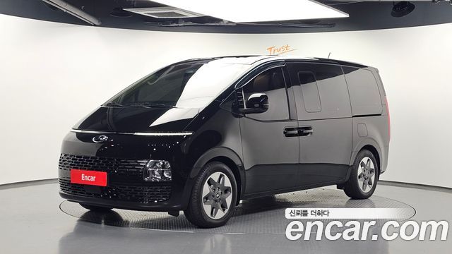 Hyundai Staria 2023 — photo 1