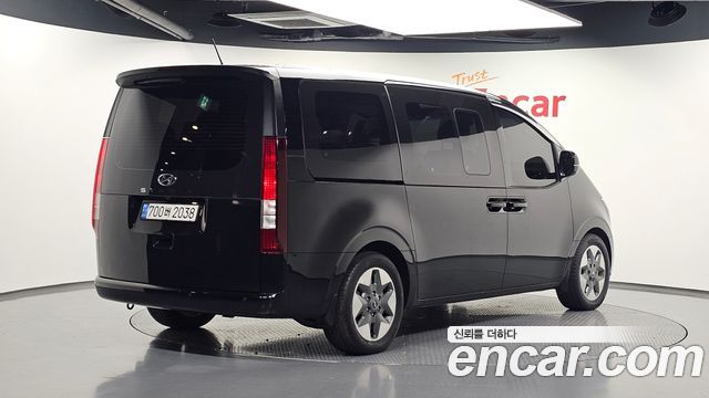 Hyundai Staria 2023 — photo 2