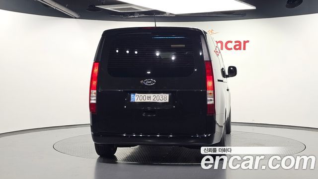 Hyundai Staria 2023 — photo 4
