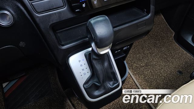 Hyundai Staria 2023 — photo 9