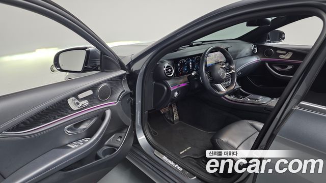 Mercedes-Benz E-Class 2021 — photo 10