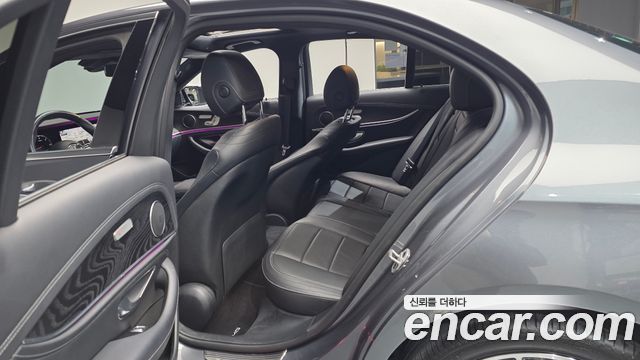Mercedes-Benz E-Class 2021 — photo 11