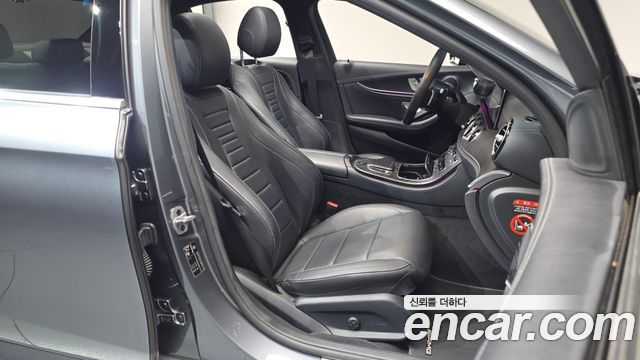 Mercedes-Benz E-Class 2021 — photo 12