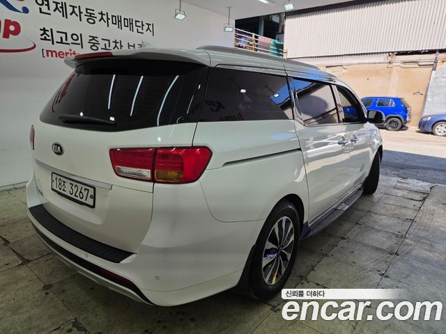 Kia Canival 2015 — photo 2