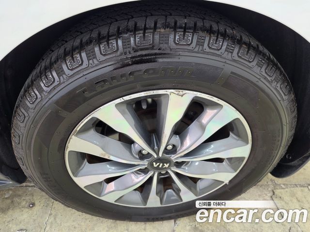 Kia Canival 2015 — photo 5