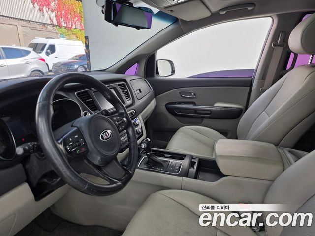 Kia Canival 2015 — photo 10