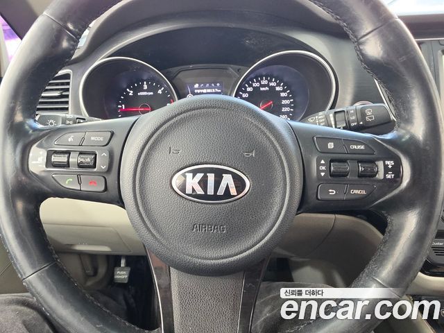Kia Canival 2015 — photo 14