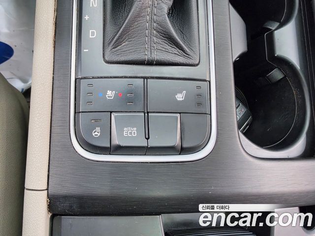Kia Canival 2015 — photo 15