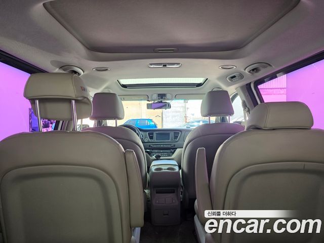 Kia Canival 2015 — photo 16