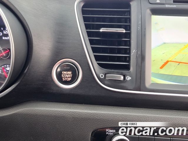 Kia Canival 2015 — photo 19