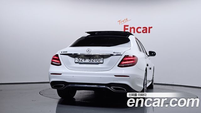 Mercedes-Benz E-Class 2018 — photo 4