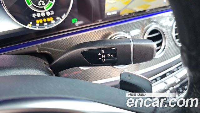 Mercedes-Benz E-Class 2018 — photo 12