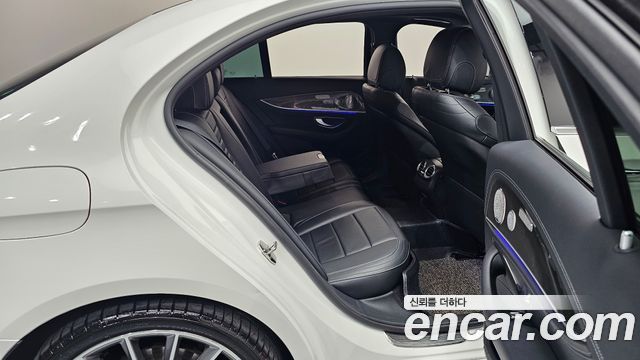 Mercedes-Benz E-Class 2018 — photo 17