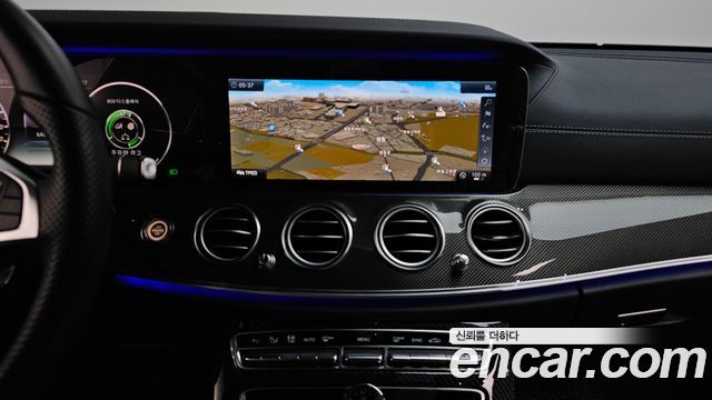 Mercedes-Benz E-Class 2018 — photo 19