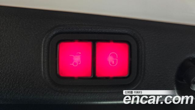 Mercedes-Benz E-Class 2018 — photo 24