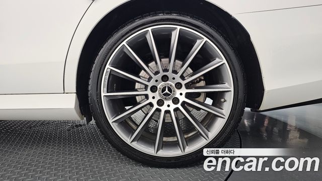 Mercedes-Benz E-Class 2018 — photo 7