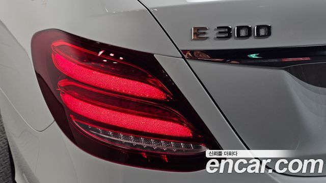 Mercedes-Benz E-Class 2018 — photo 9
