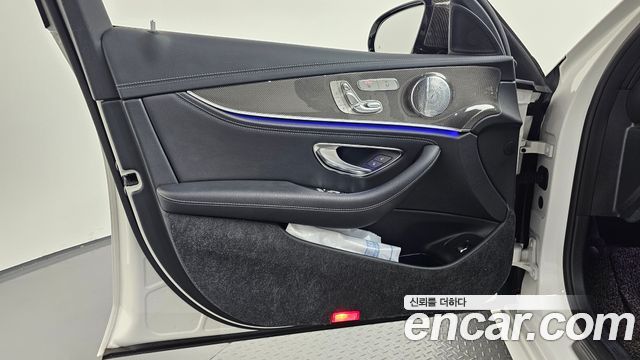 Mercedes-Benz E-Class 2018 — photo 14