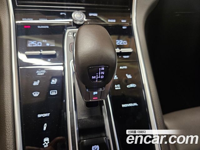 Porsche Panamera 2018 — photo 9