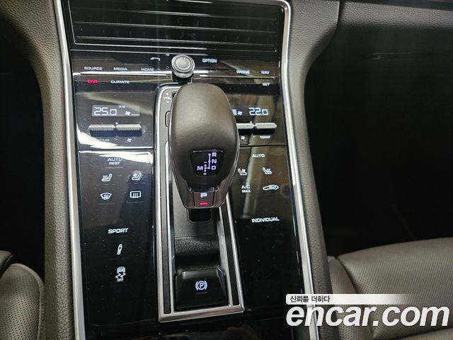 Porsche Panamera 2018 — photo 14