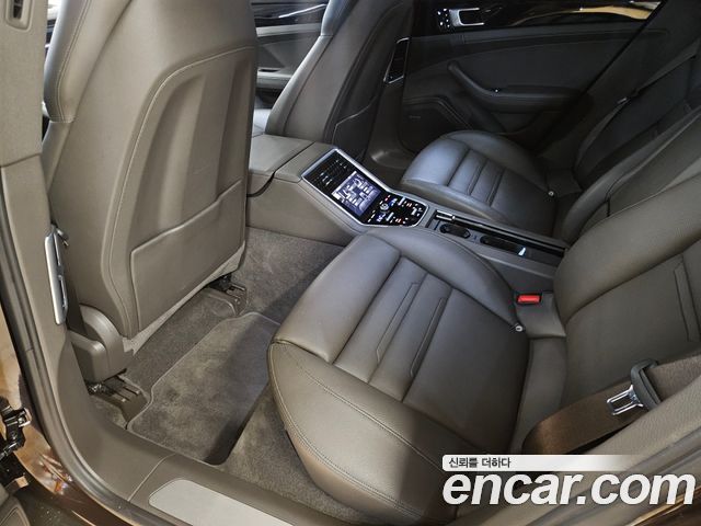Porsche Panamera 2018 — photo 15