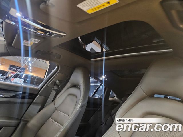 Porsche Panamera 2018 — photo 16